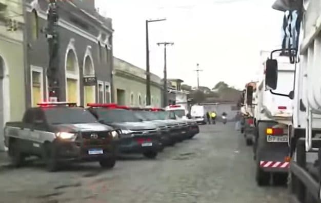 Operação conjunta demole quase 20 casas irregulares às margens do rio Sanhauá