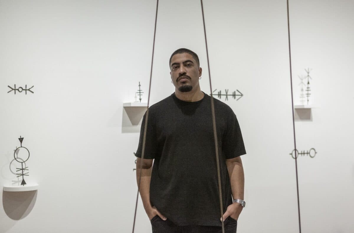 João Pessoa recebe exposição ‘O chão tem a história inteira’, do artista paraibano Thiago Costa