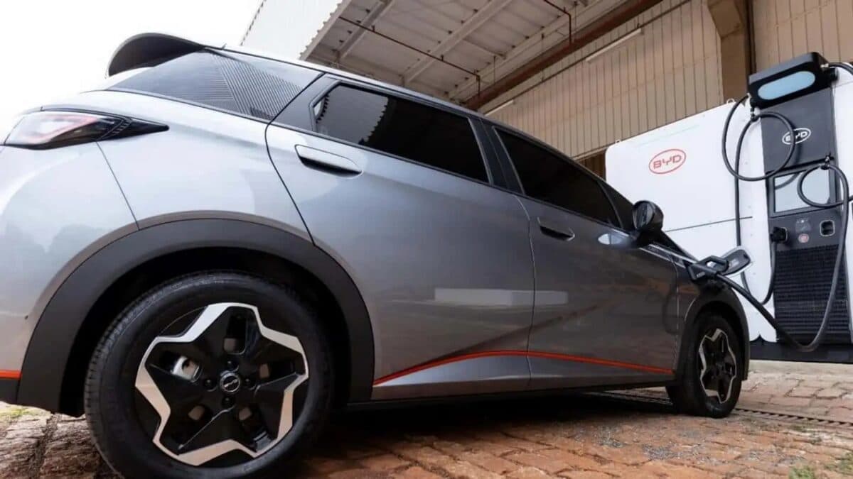 Carros elétricos: BYD anuncia venda de carregadores rápidos e ultrarrápidos no Brasil