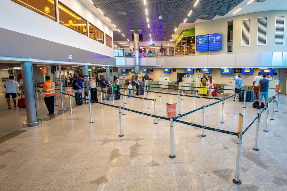 Em meio a fortes chuvas, aviões desviam e desistem de pousar no Aeroporto Castro Pinto