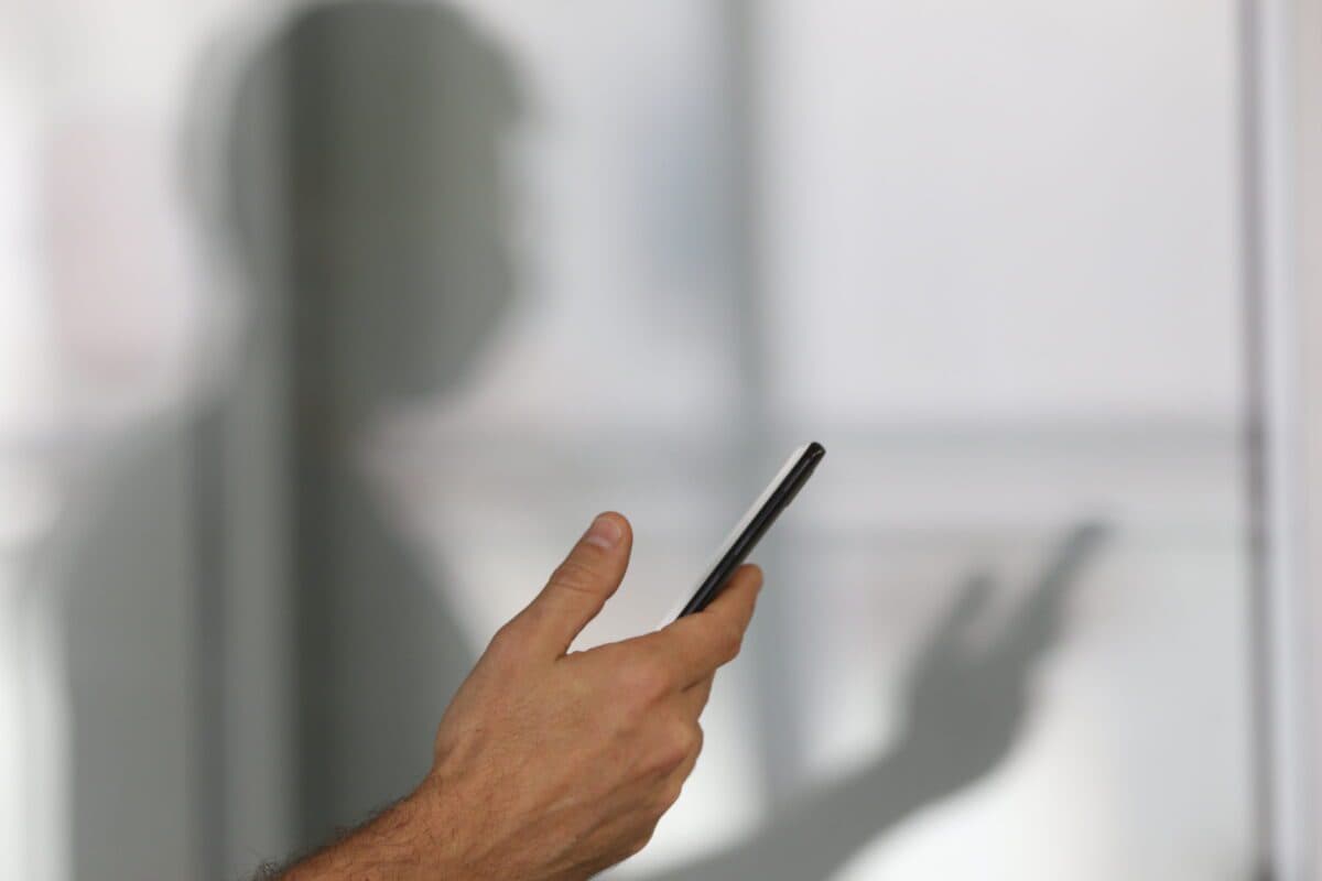 Operação contra pornografia infantil cumpre mandados contra ex-policial civil em João Pessoa