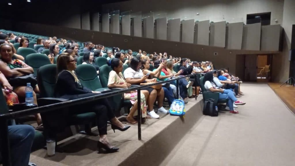 Famílias de autistas participam de curso e novos módulos serão realizados, garante presidente da Associação Paraibana