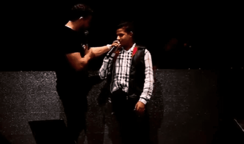 Safadão convida criança para cantar junto com ele durante show em Alagoa Nova; assista