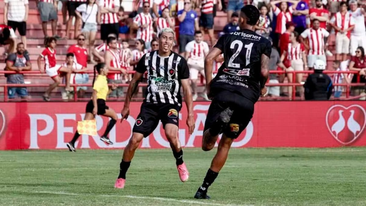 Kiko deixa o Botafogo-PB e destino deverá ser o futebol tailandês