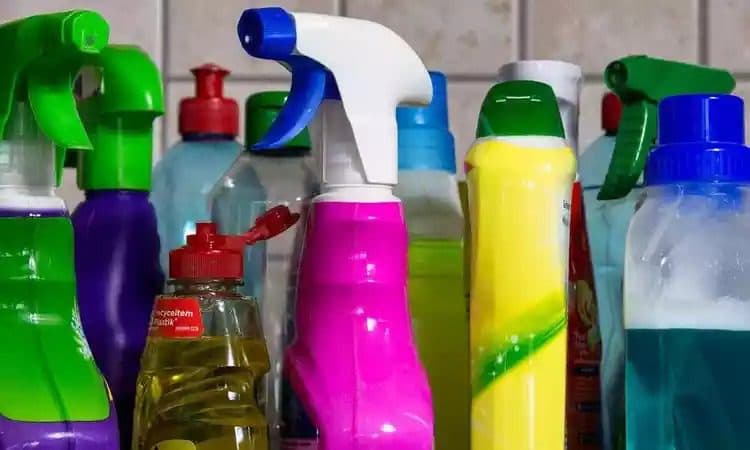 Umbuzeiro vai desembolsar quase R$ 250 mil para comprar desinfetantes, cloro e outros produtos de limpeza