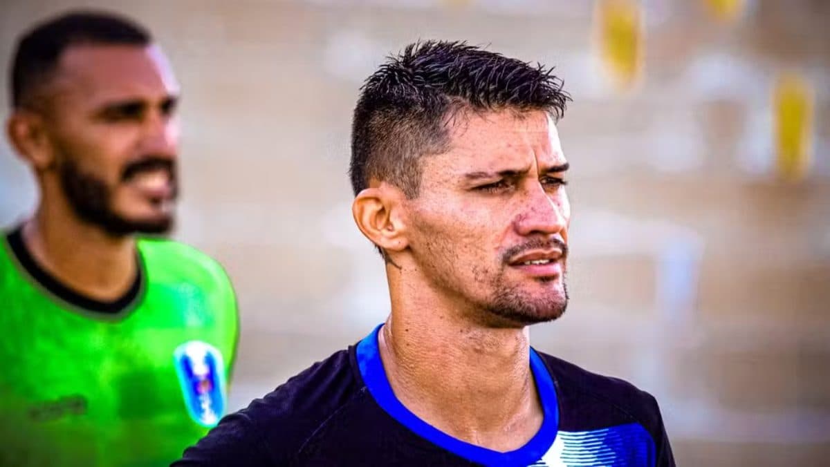 Sousa contrata o volante Emersonn Bastos, ex-CSP