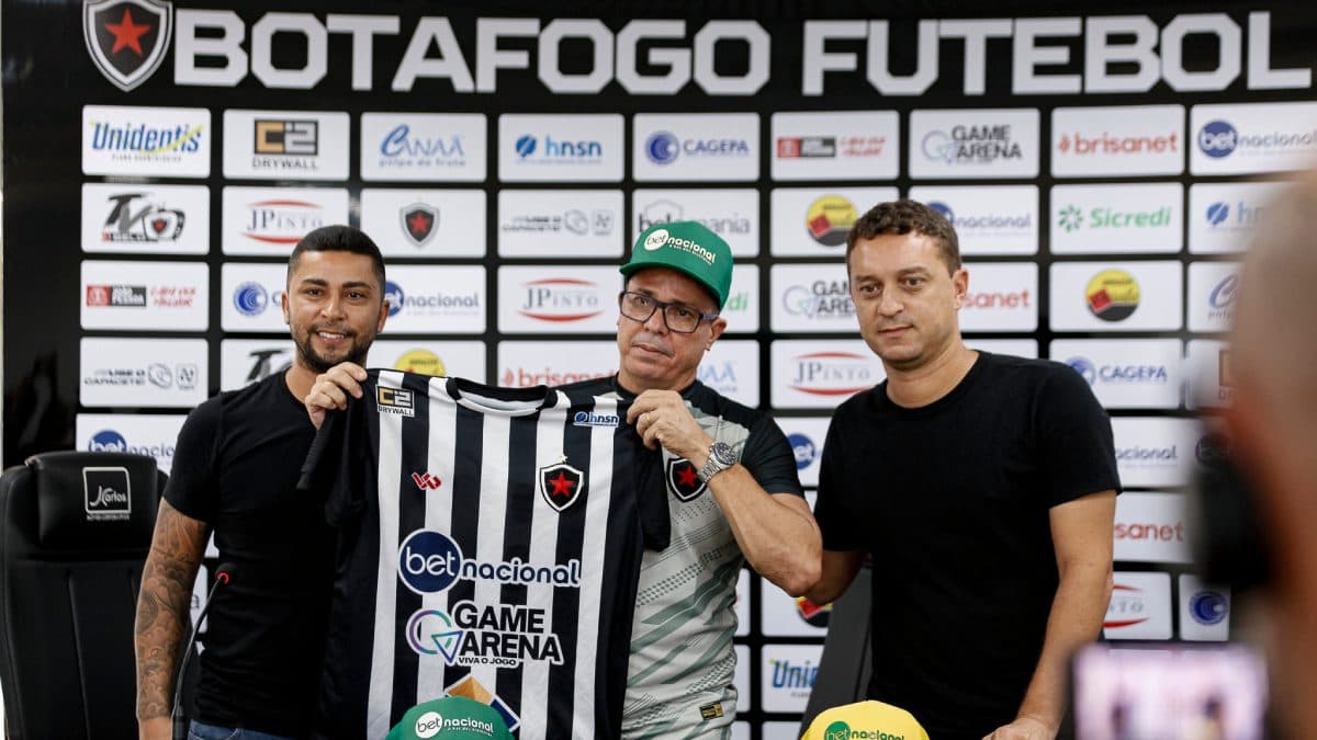 Diretoria do Botafogo-PB defende manutenção do técnico Evaristo Piza e quer preservar base do elenco para 2025