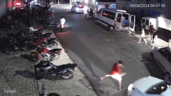 Homem corre e se joga em carro para fingir ter sido atropelado em frente à Priscyllas Hall, em João Pessoa