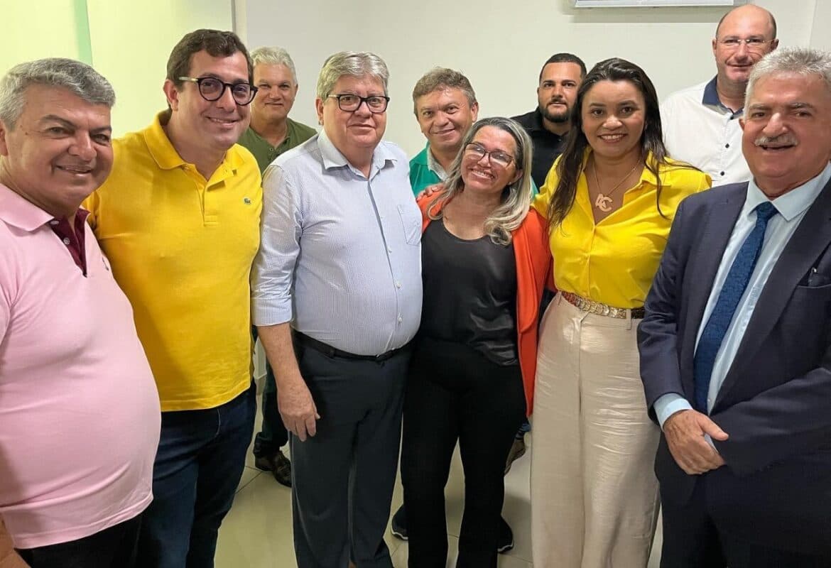 João Azevêdo confirma apoio à pré-candidatura de Adriana Catolé em Caiçara