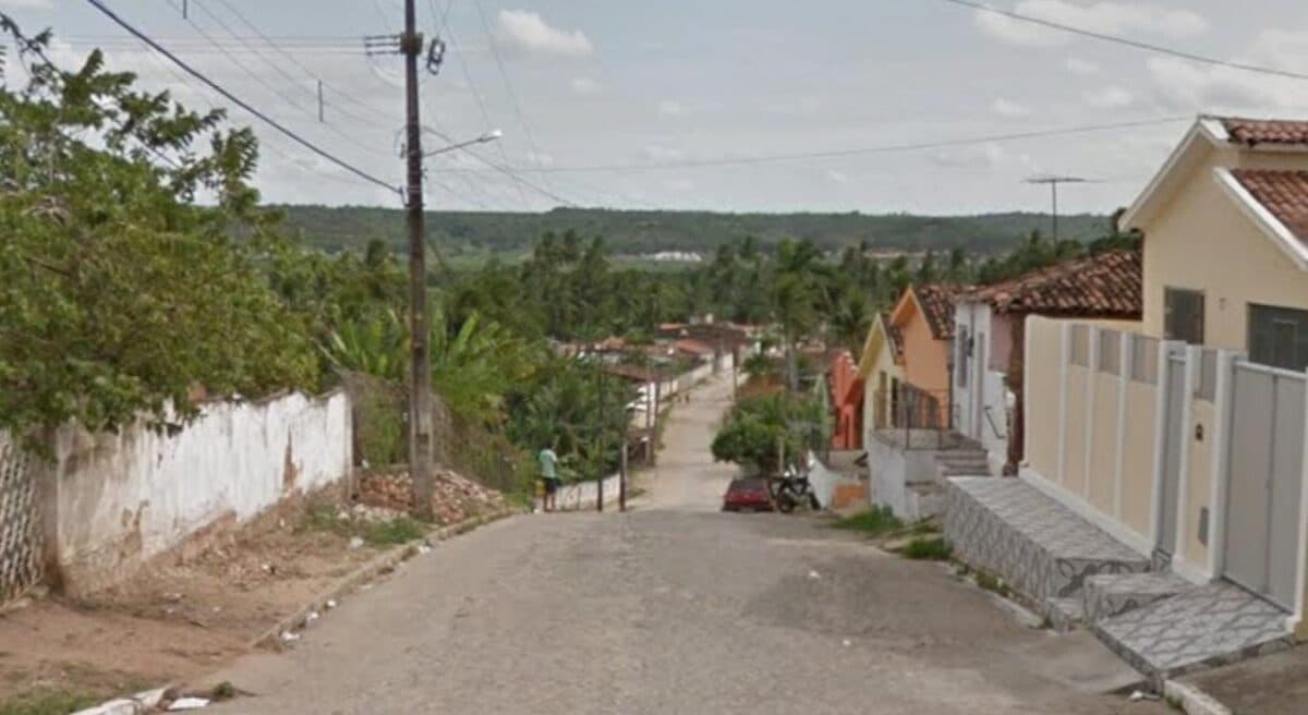 Confusão entre Prefeitura e DNOCS marca obra para asfaltar rua em Mamanguape