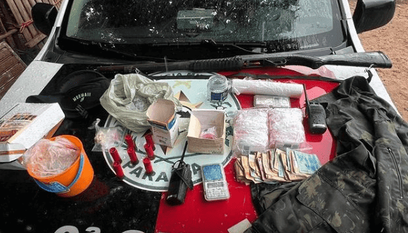 Foragido da justiça é preso com arma, drogas e munições em Cabedelo
