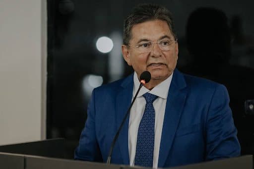 Adriano Galdino mantém pré-candidatura ao Governo em 2026 e diz que, se seu nome chegar a 20% das pesquisas, "não abro nem pro trem"