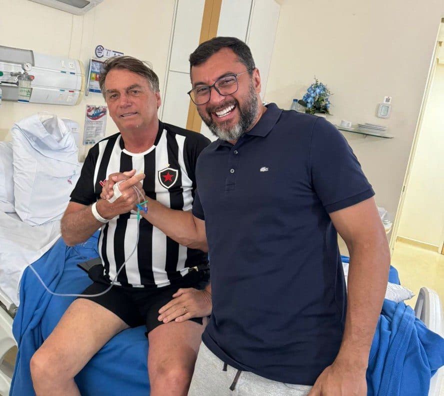 Internado em Manaus, Bolsonaro aparece com camisa do Botafogo da Paraíba