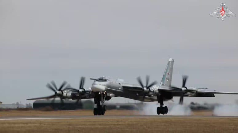 Aviões bombardeiros nucleares da Rússia voam a poucos quilômetros da costa dos EUA