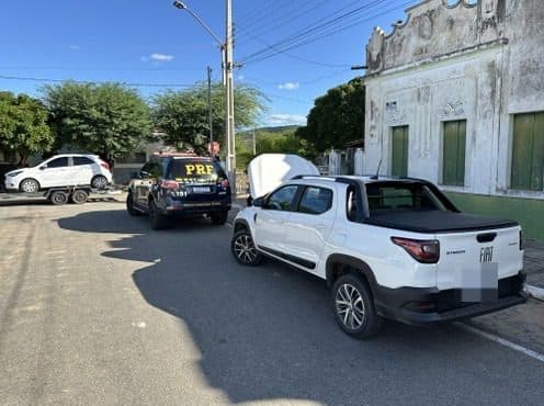 Polícia recupera 3 veículos roubados em menos de seis horas