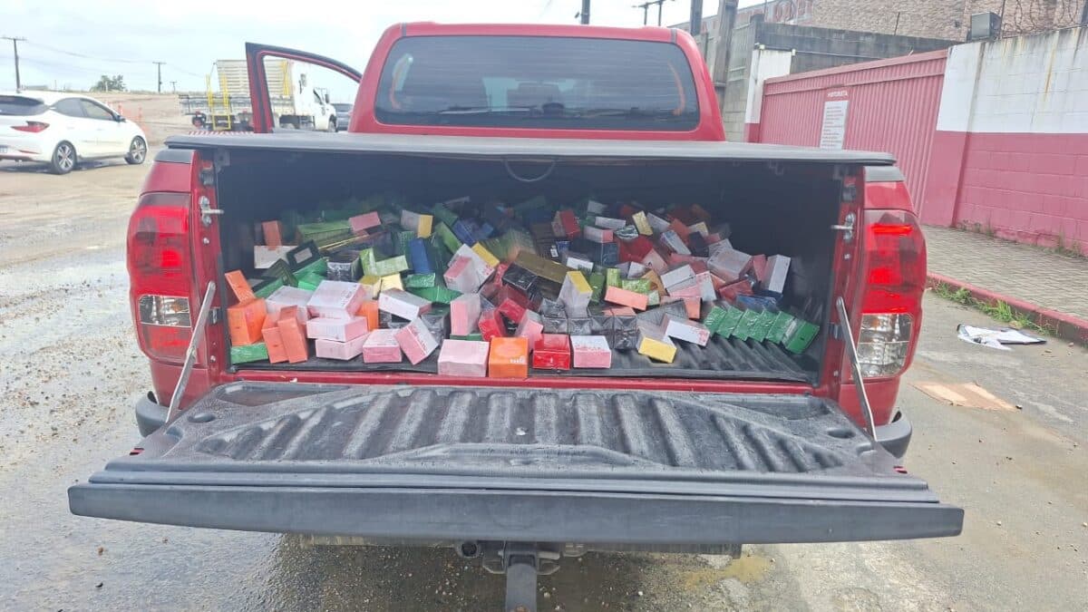 Mais de 500 perfumes falsificados são apreendidos com motorista que fez ultrapassagem proibida na BR-230, na Paraíba