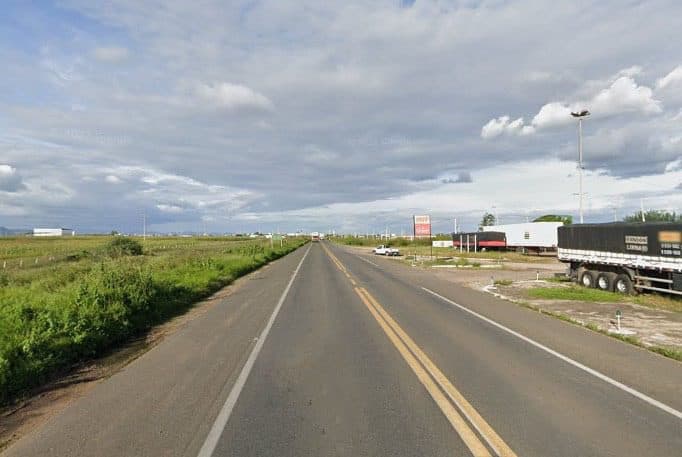 Acidente entre carro e moto deixa duas vítimas graves no Sertão