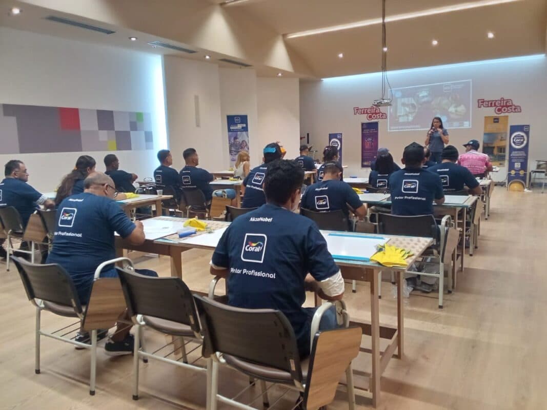 Ferreira Costa oferece cursos gratuitos para profissionais da construção civil; saiba como participar