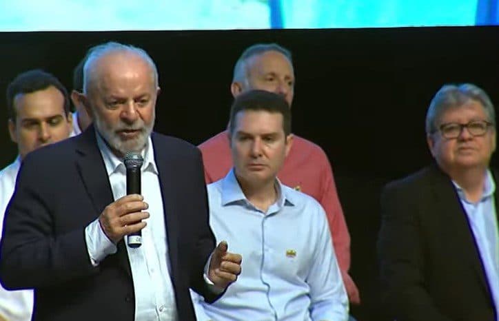 Lula elogia região Nordeste, em discurso na Paraíba, e discute educação e oportunidades: "ninguém gosta de ser pobre"