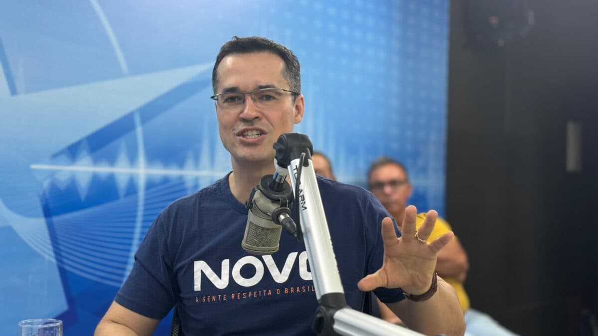 Dallagnol pede votos para nova política e defende dupla "Quero-Quero", com Queiroz e Queiroga, em João Pessoa