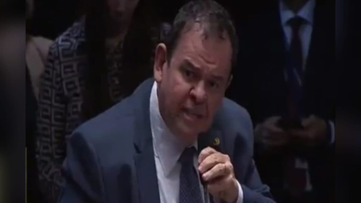 VÍDEO: André Amaral detona Daniella Ribeiro, após acusações a Veneziano, e diz que "roupa suja se lava em casa"