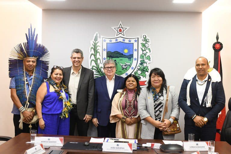 Ministros Márcio Macêdo e Sônia Guajajara se reúnem com João Azevêdo para tratar sobre demarcação de terras indígenas na Paraíba