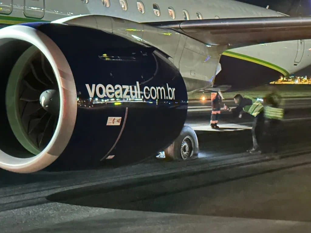 Aeroporto fecha após avião apresentar dano durante pouso em Florianópolis