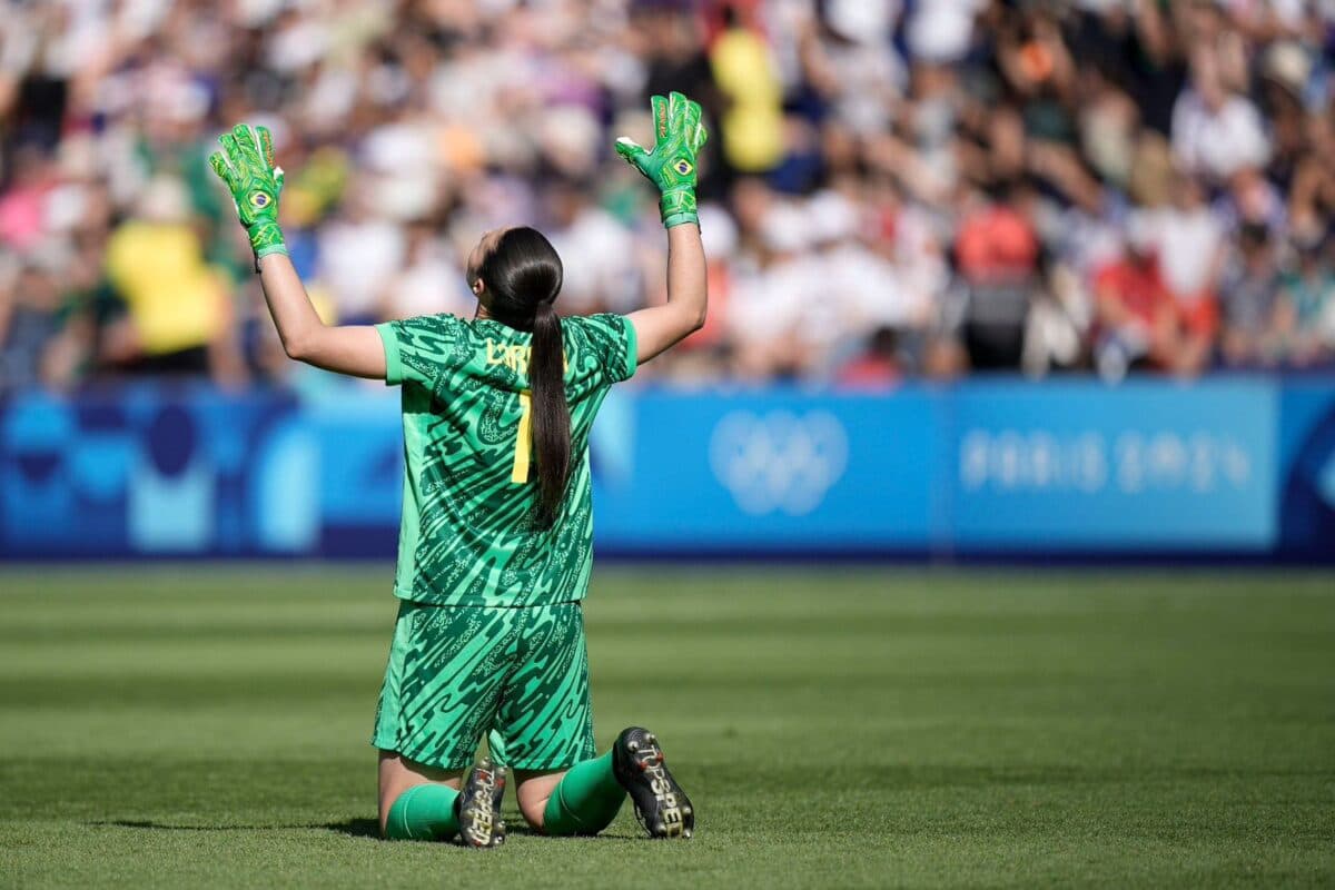 Seleção brasileira conquista medalha de prata no futebol feminino em Paris