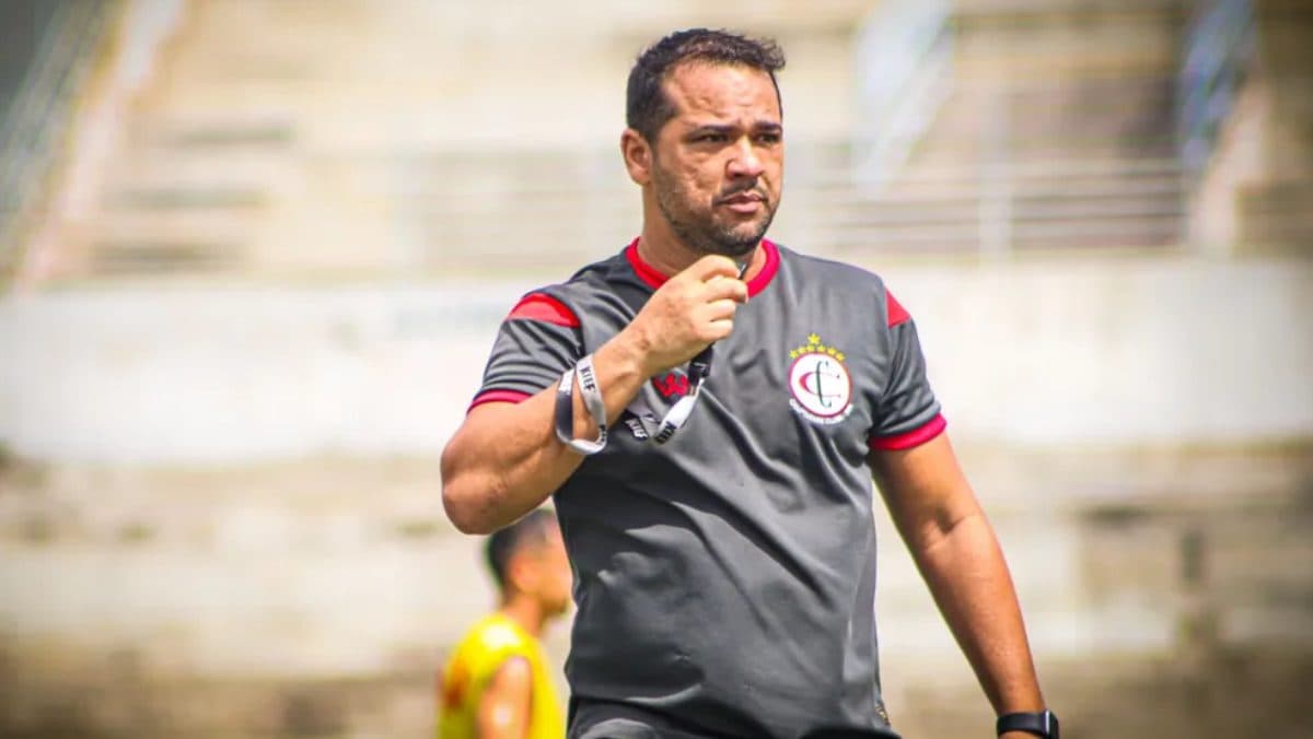 Após ter acerto encaminhado com o Campinense, Dico Woolley fica próximo de retorno ao Retrô