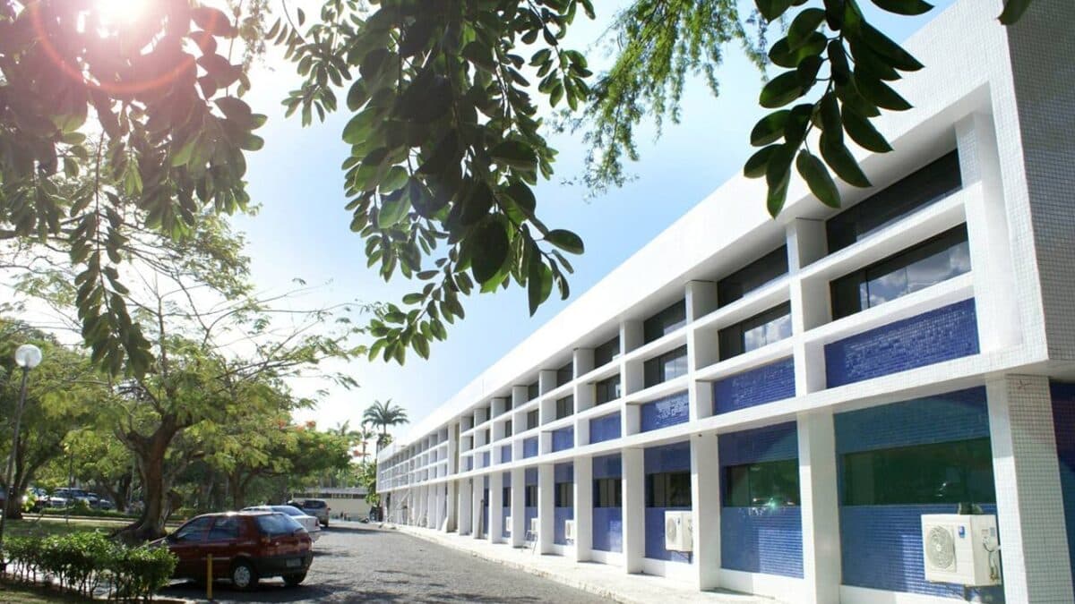 Edital do concurso da UFCG com 151 vagas é publicado; confira cargos, salários e datas importantes