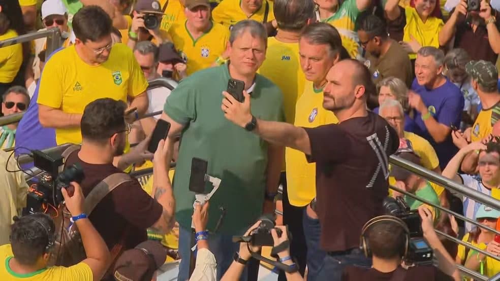 Jair Bolsonaro e aliados fazem ato na Avenida Paulista e criticam Alexandre de Moraes