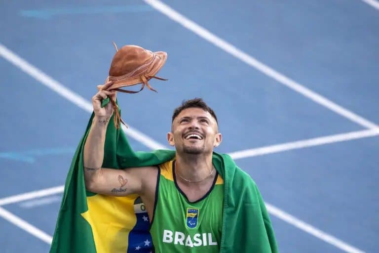 Paraibano Petrúcio Ferreira fica de fora da final dos 400 metros raso