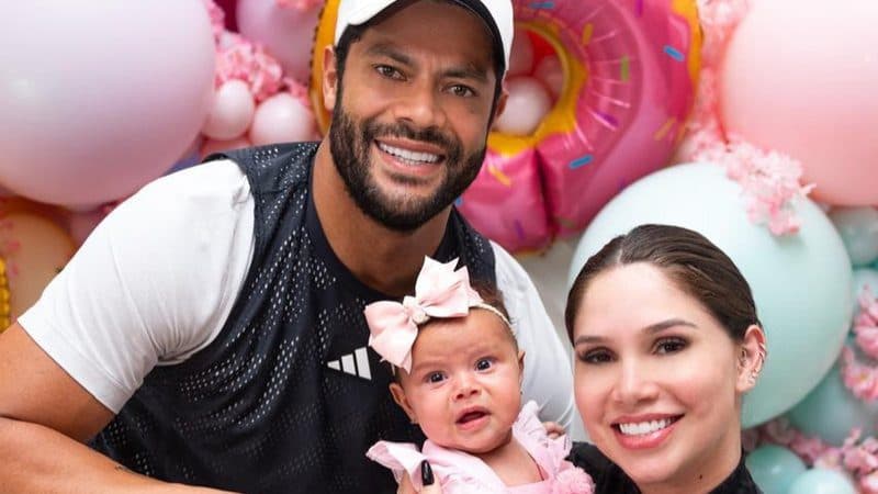 Jogador Hulk e Camila Ângelo comemoram 'mesversário' da filha Aisha