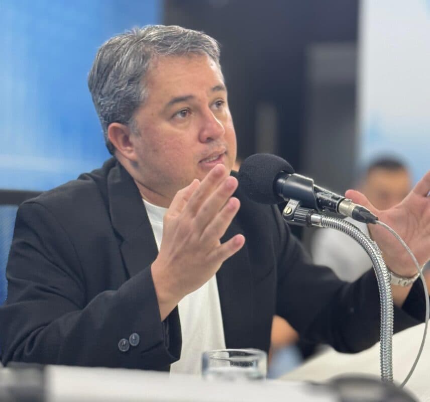 Efraim Filho rebate Adriano Galdino sobre escolha da oposição "somos o plano E... É, de Efraim"