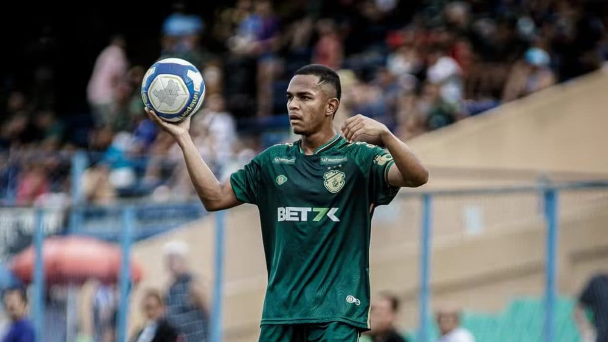 Treze-PB acerta com o lateral-esquerdo Arthurzinho, ex-Altos