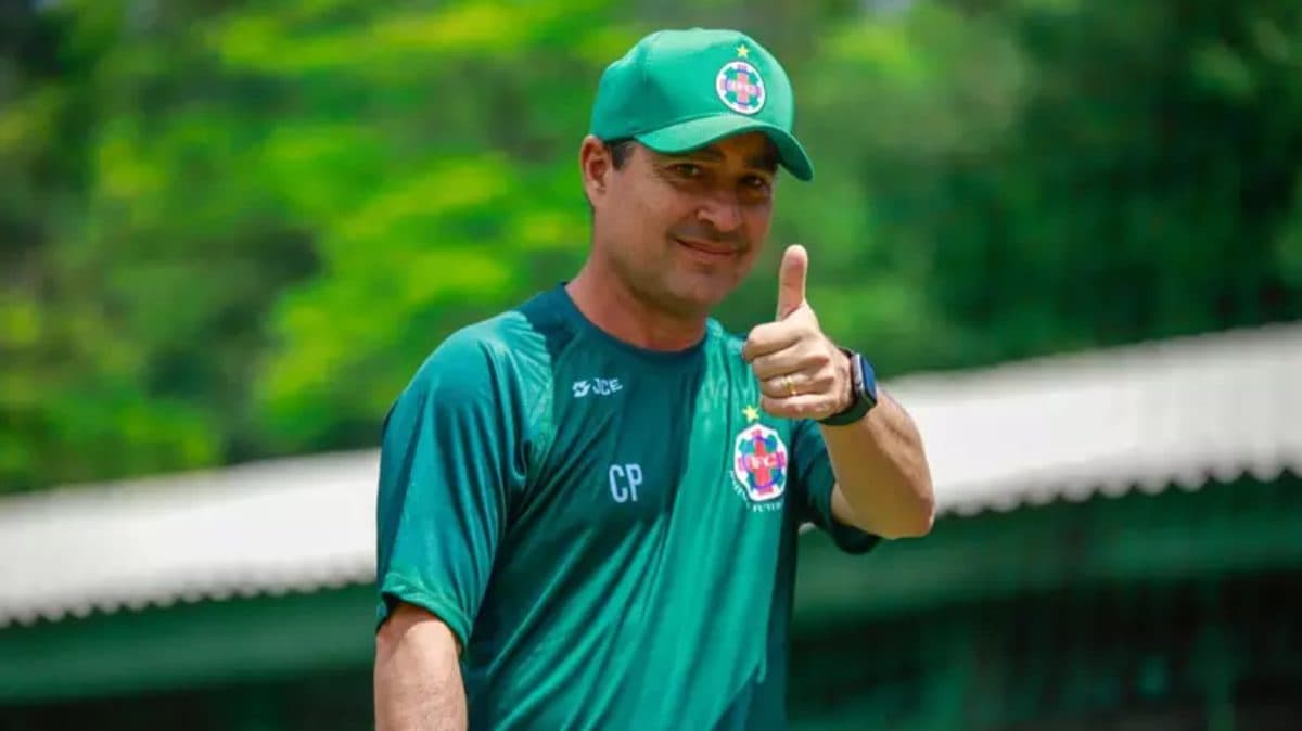 De olho em 2025, Sousa-PB negocia a contratação do técnico Carlos Pimentel