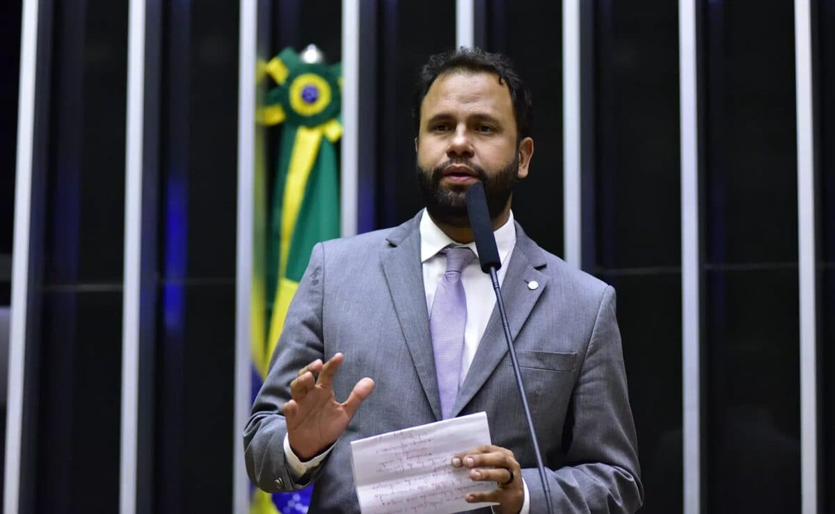 PSOL lança pastor Henrique Vieira candidato à presidência da Câmara dos Deputados