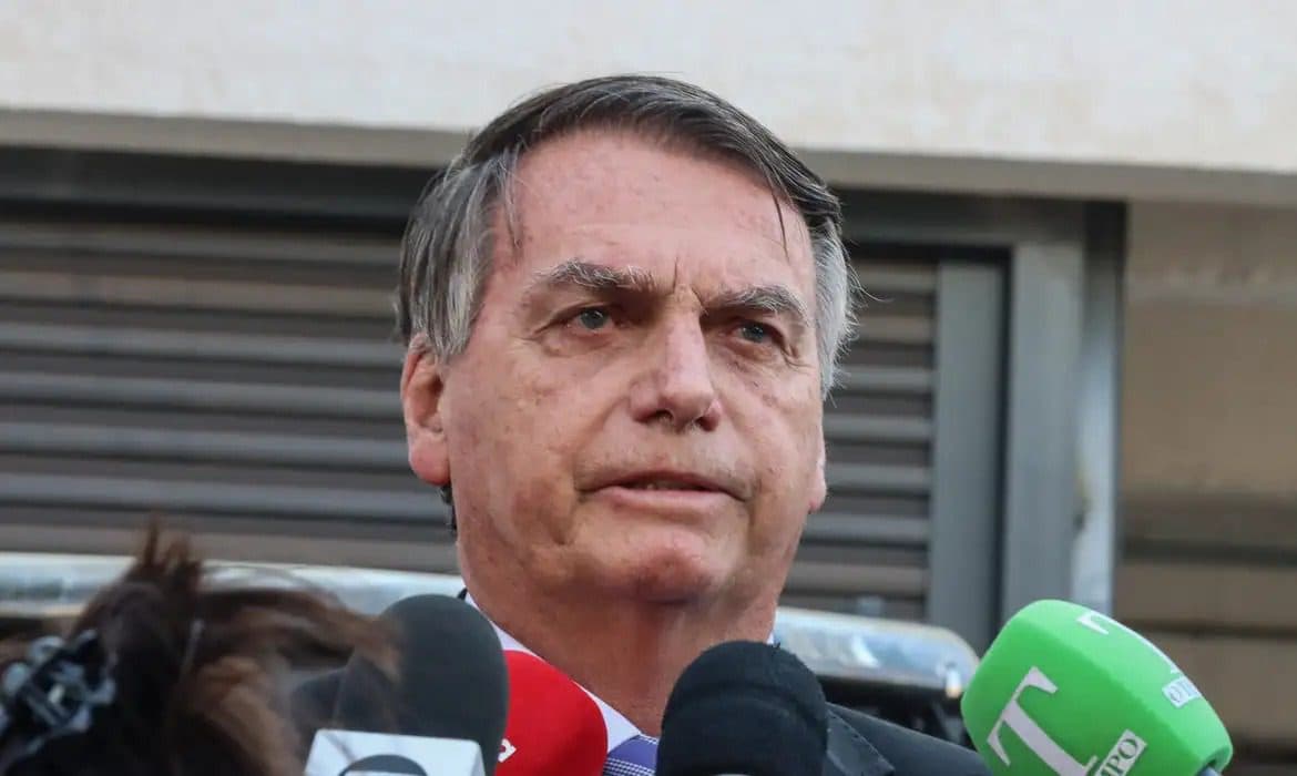 Prisão de Bolsonaro tem apoio de 50% e rejeição de 43%, diz Datafolha