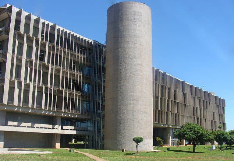 Governo confirma que renda acima de R$ 50 mil será taxada em 10%