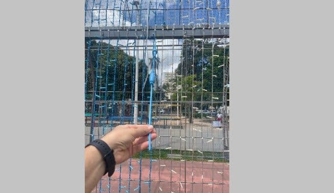 Vândalos cortam fios e danificam decoração de Natal no Parque da Lagoa, em João Pessoa