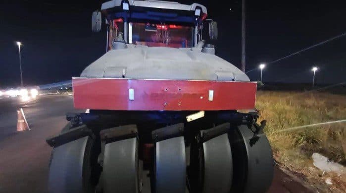 Homem é esmagado por máquina de rolo compressor em obra de rodovia