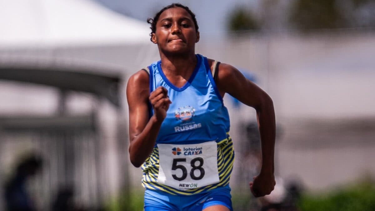 Atleta de 15 anos bate recorde brasileiro do salto triplo durante campeonato em João Pessoa