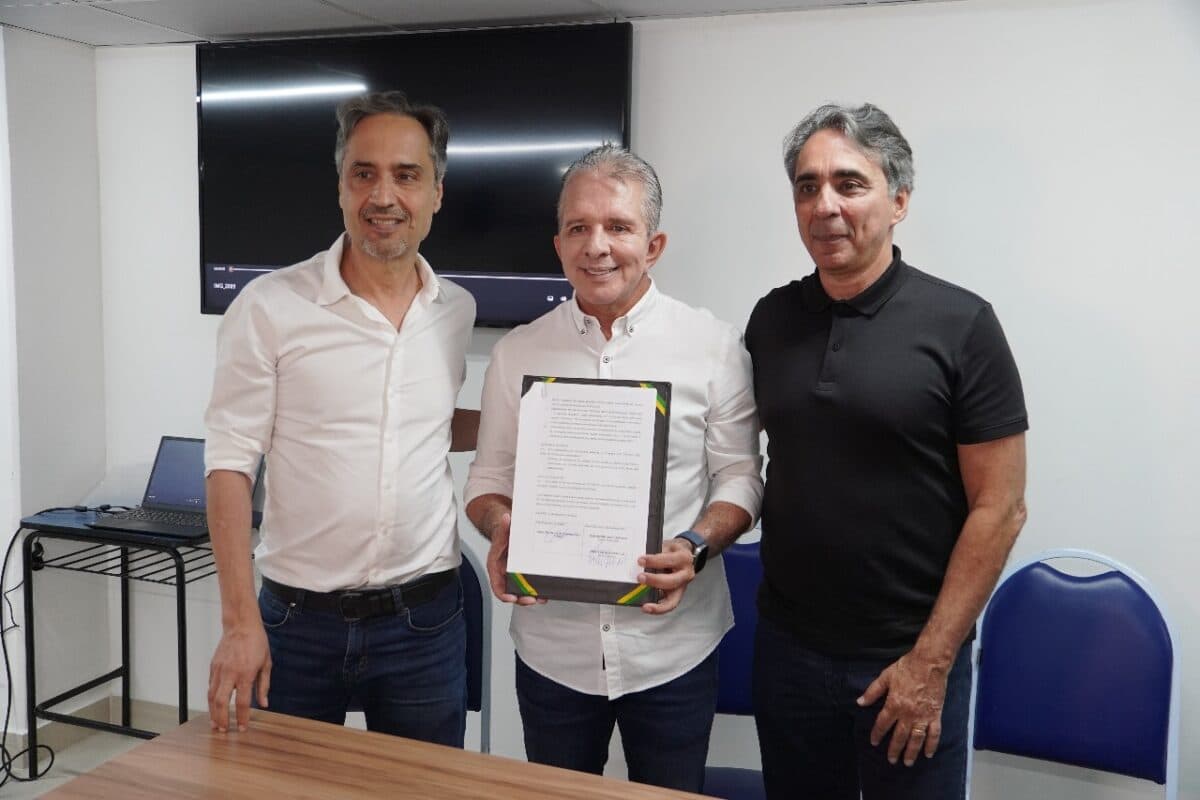 Nova unidade da AeC chega a Patos com mil vagas de emprego e Nabor comemora: "querem se instalar o mais rápido possível"