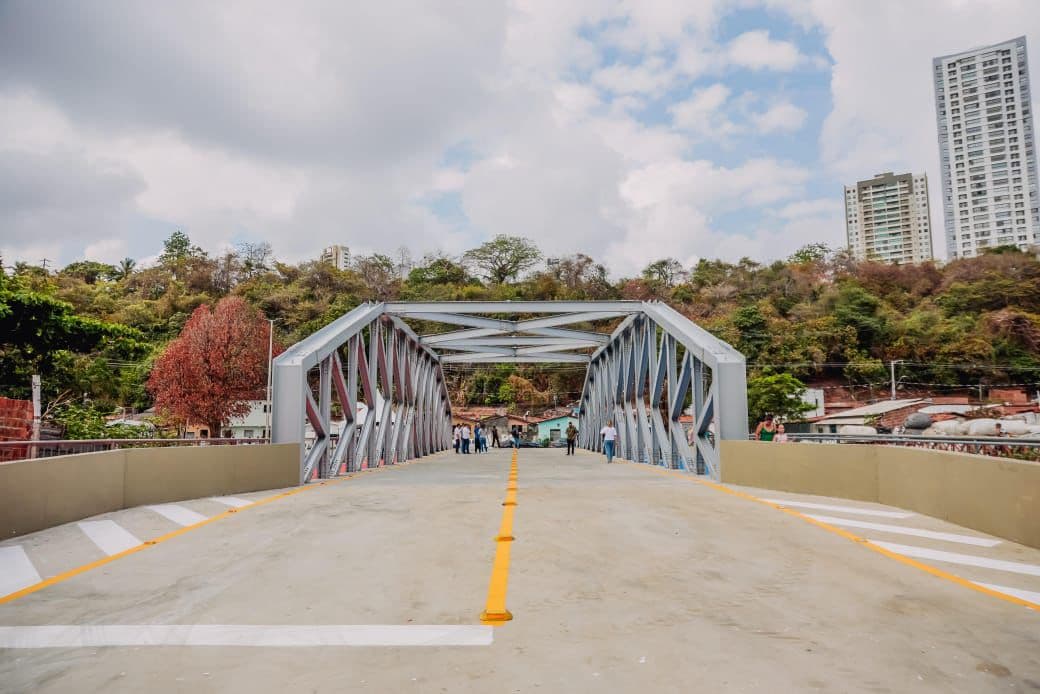 Bairro São José ganha ponte e prefeito Cícero Lucena anuncia calçamento de 11 ruas