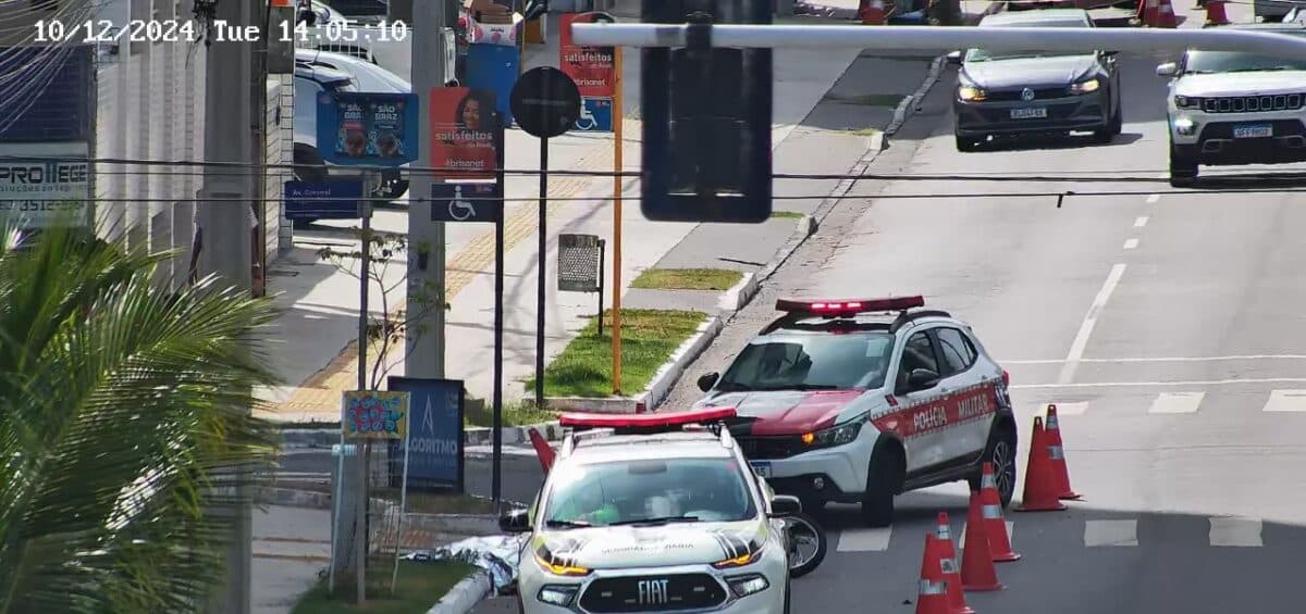 Motociclista morre após bater em carro na Avenida Epitácio Pessoa