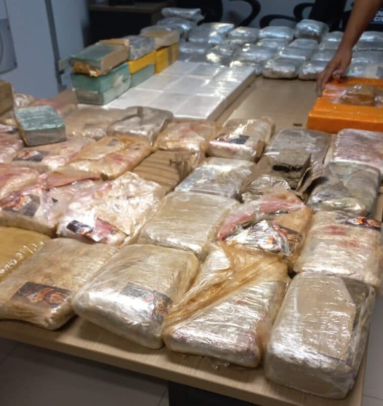 Polícia prende dois homens e apreende mais de 100 quilos de drogas em João Pessoa