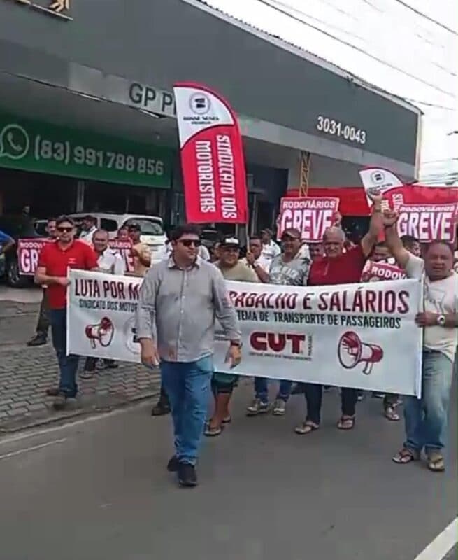 Em segundo dia de greve, motoristas protestam em ruas de João Pessoa