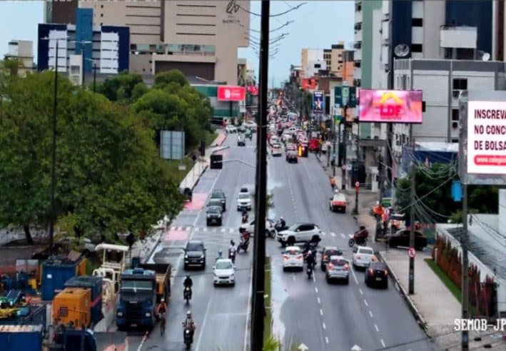 Chuva danifica semáforos em João Pessoa e motoristas precisam redobrar atenção