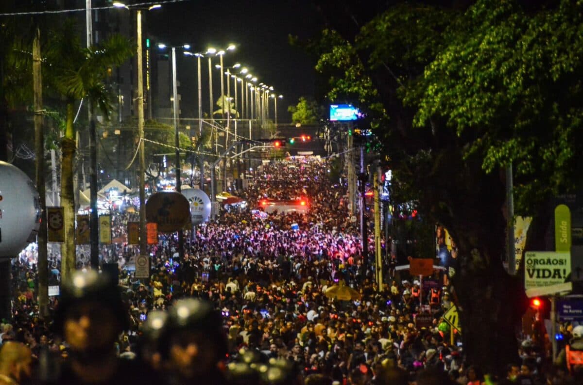 Linhas de ônibus são reforçadas e trânsito sofre alterações para o Muriçocas do Miramar; confira bloqueios e desvios