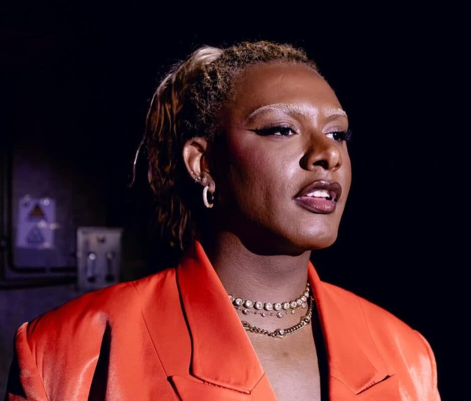 Liniker faz show da turnê 'Caju' em João Pessoa, neste sábado